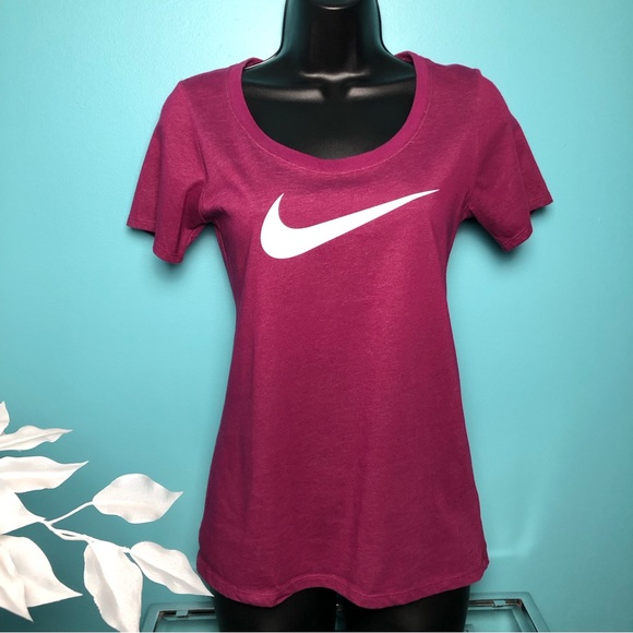 Nike Tops - ⭐️NEW⭐️Nike Women’s Short Sleeve Dri-Fit The Nike Tee With Scoop Neck